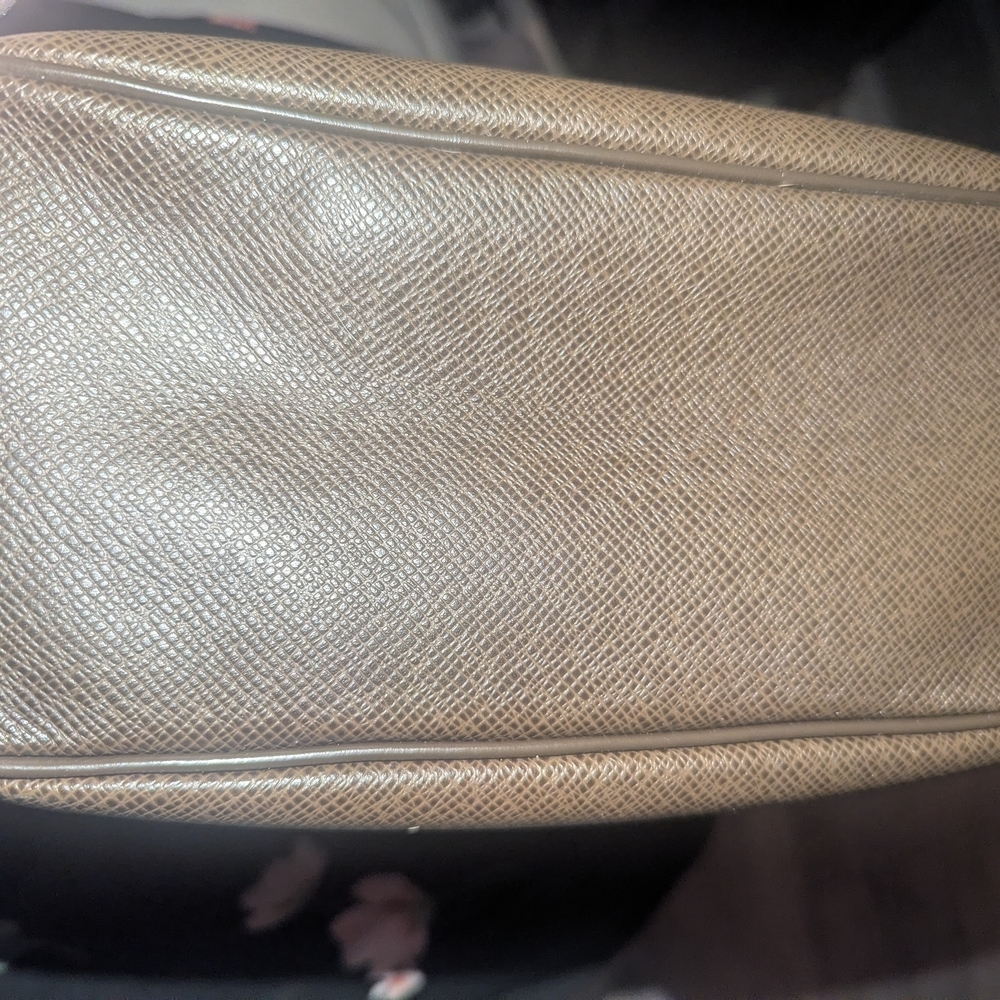 Authentic Yaranga Camera bag Louis Vuitton..Unisex - Picture 3 of 16